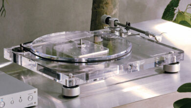 Audio-Technica apresenta design transparente em turntable analógico