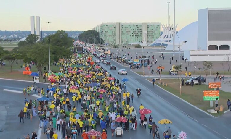 Parlamentares protestam contra STF e exigem posicionamento de Hugo em ato pró-anistia