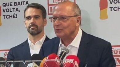 Alckmin critica fusão do PSDB durante discussão política