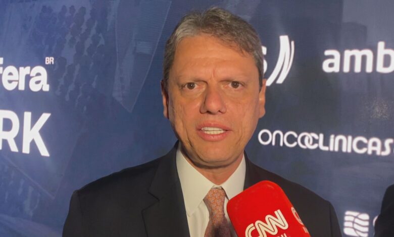 Tarcísio afirma Bolsonaro é base da direita no governo
