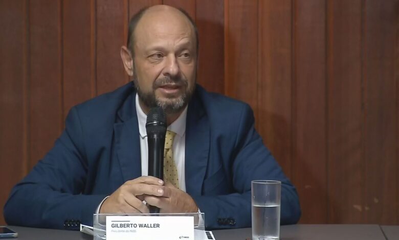 Chefe do INSS pede calma sobre ressarcimento em meio ao governo