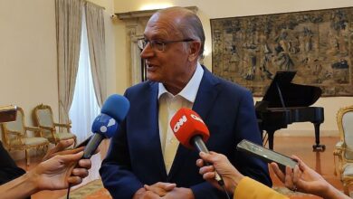 Alckmin afirma que governo cumpre protocolos contra gripe aviária no RS