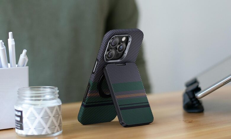 MagSafe Wallet da Slim Kevlar® se transforma em apoio para iPhone