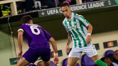Betis vence Fiorentina com gol de Antony e avança à final da Conference League