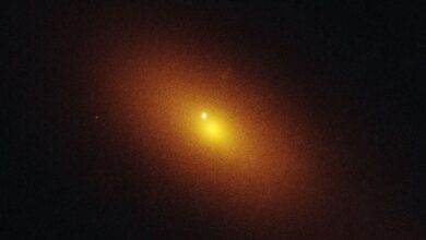 Hubble observa buraco negro em órbita consumindo matéria estelar