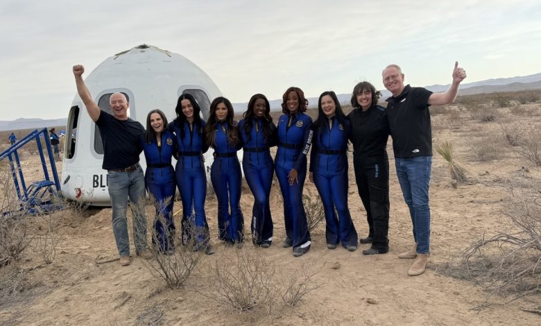 Blue Origin lança missão espacial com equipe feminina e Katy Perry
