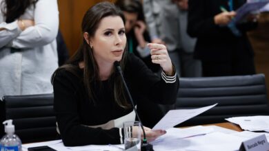 Oposição avalia comissão especial para anistia no Congresso
