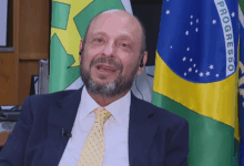 Presidente do INSS afirma que descontos suspensos exigem novo modelo do governo