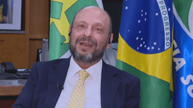 Presidente do INSS afirma que descontos suspensos exigem novo modelo do governo