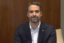 Eduardo Leite celebra possível troca de Riedel para PSD no governo