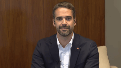 Eduardo Leite celebra possível troca de Riedel para PSD no governo