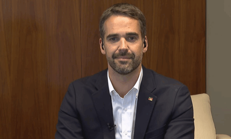 Eduardo Leite celebra possível troca de Riedel para PSD no governo