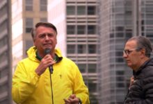 Bolsonaro desconsidera médicos e vai a ato por anistia do governo