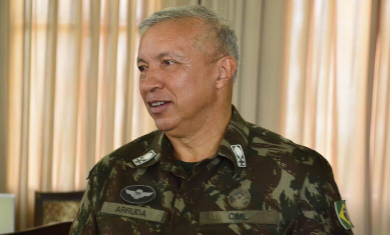 Ex-chefe do Exército nega expulsão de Mário Fernandes do gabinete político