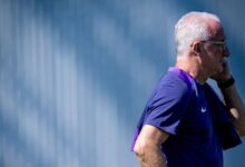 Dorival critica pênalti de Memphis em derrota do time