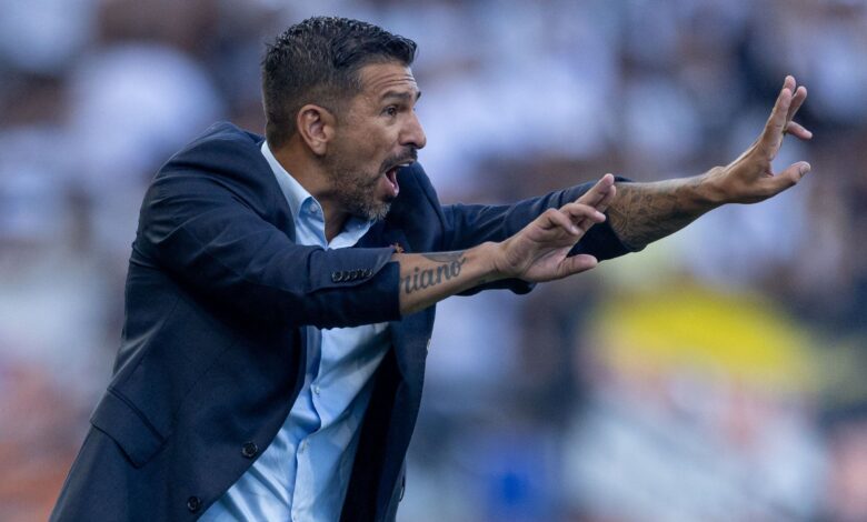 Corinthians demite Emiliano Díaz após derrota e tatuagem
