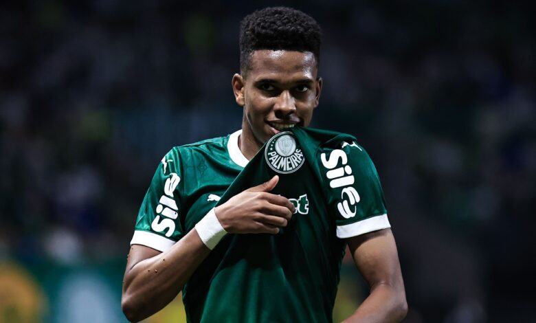 Palmeiras avança às oitavas com gol de Estêvão contra Ceará