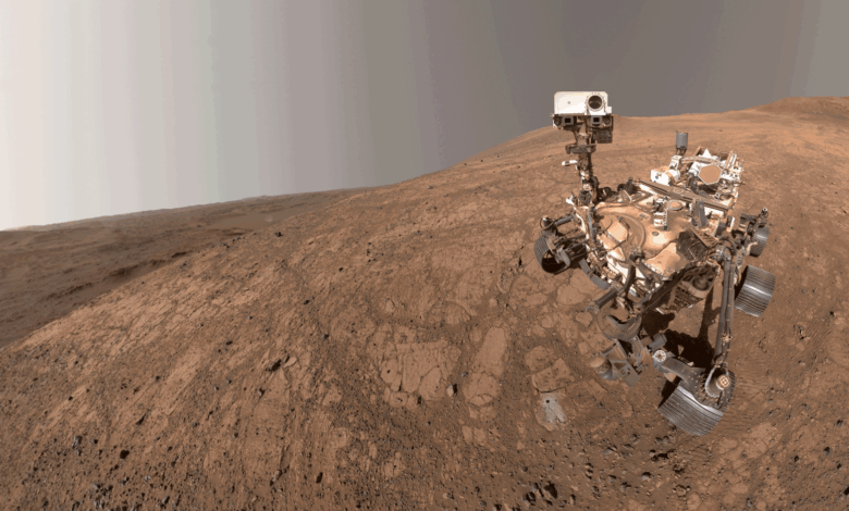 NASA registra rover Perseverance com poeira em Marte