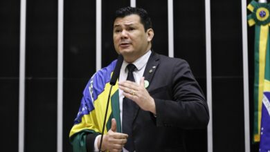 Relator vota para suspender mandato de Gilvan no Congresso por três meses