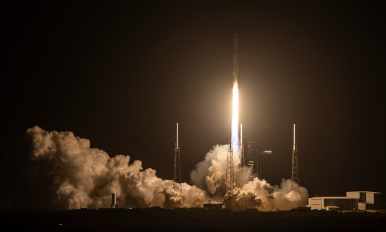 SpaceX lança foguete Falcon 9 com 28 satélites Starlink