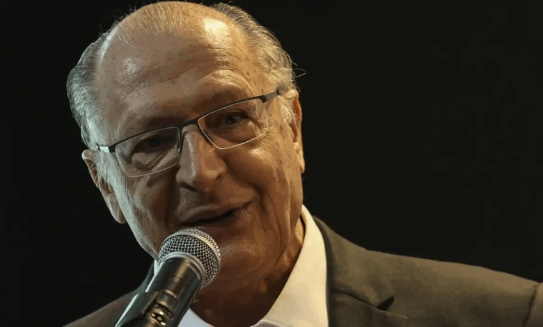 Alckmin destaca clima e social em discurso no governo e celebra posse do papa