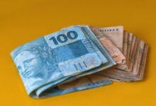 Juros futuros sobem com pressão de IOF e mercado cauteloso
