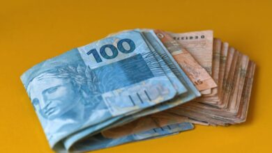 Juros futuros sobem com pressão de IOF e mercado cauteloso