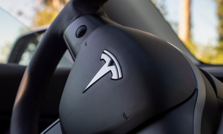 Tesla enfrenta investigação federal sobre planos de autônomos