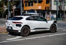 Waymo faz recall de 1.200 robô-táxis após colisões