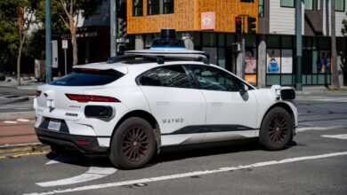 Waymo faz recall de 1.200 robô-táxis após colisões
