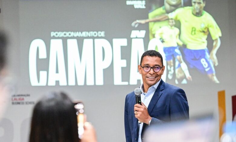 Gilberto Silva celebra reconhecimento da Fifa e título de carreira
