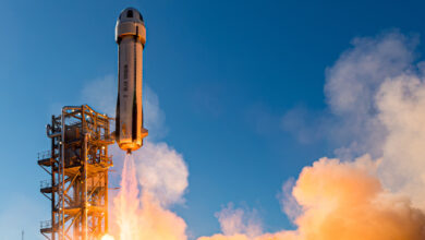 Blue Origin lança foguete com 6 turistas ao espaço suborbital