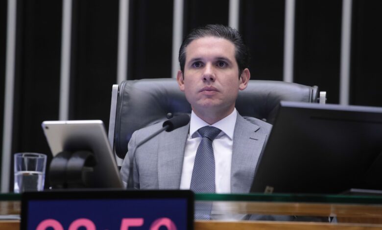 Oposição cobra Hugo Motta sobre Ramagem e pressiona STF