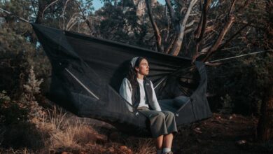 Equipamento de design leve para mochileiros na natureza
