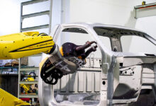 Indústria automotiva dos EUA amplia uso de robôs em 10% em 2024