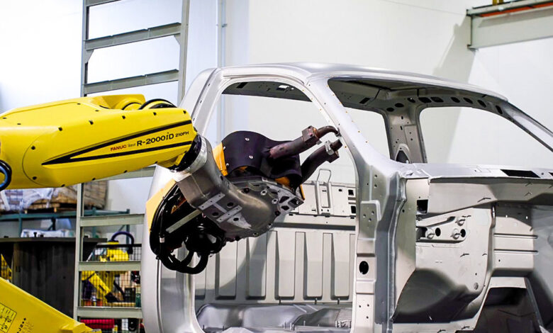 Indústria automotiva dos EUA amplia uso de robôs em 10% em 2024