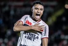 Pedro Severino do Bragantino marca gol após acidente