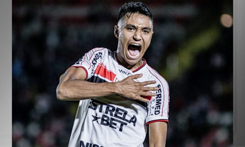 Pedro Severino do Bragantino marca gol após acidente