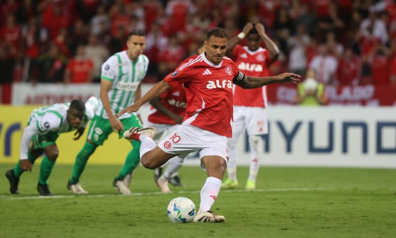 Atlético Nacional e Internacional duelam por vitória na Libertadores