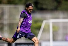 Corinthians perde Martínez em cirurgia e busca vitória