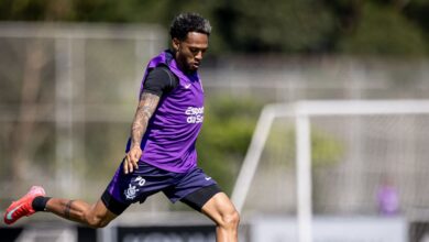Corinthians perde Martínez em cirurgia e busca vitória