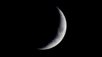 NASA observa cicatriz lunar escurecendo a lua crescente em 30 de maio