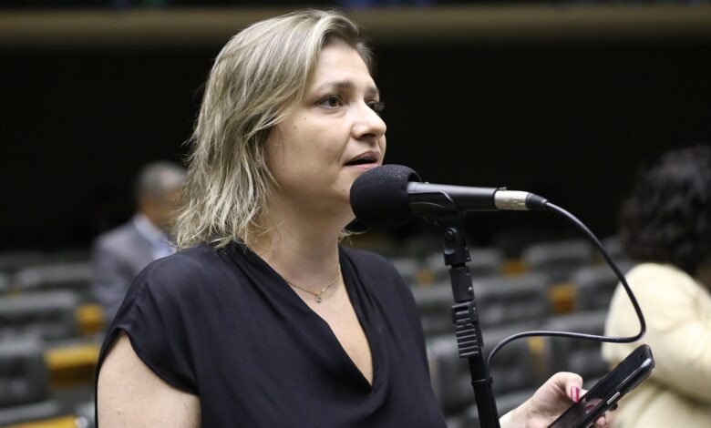 Deputada questiona CGU sobre fraudes no INSS em governos Temer e Bolsonaro