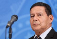 Mourão critica suposta trama golpista ao governo Bolsonaro