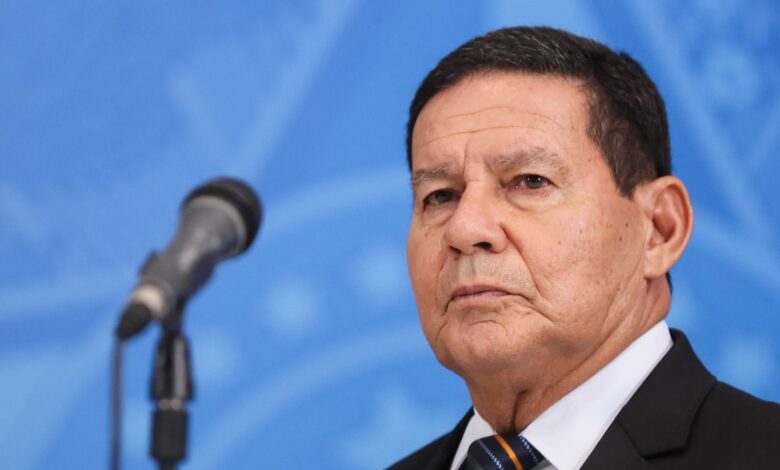 Mourão critica suposta trama golpista ao governo Bolsonaro