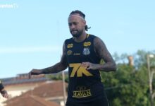 Neymar treina com Santos e se aproxima de título importante