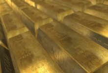 Ouro cai com mercado atento à inflação e fecha a US$ 3,2 mil
