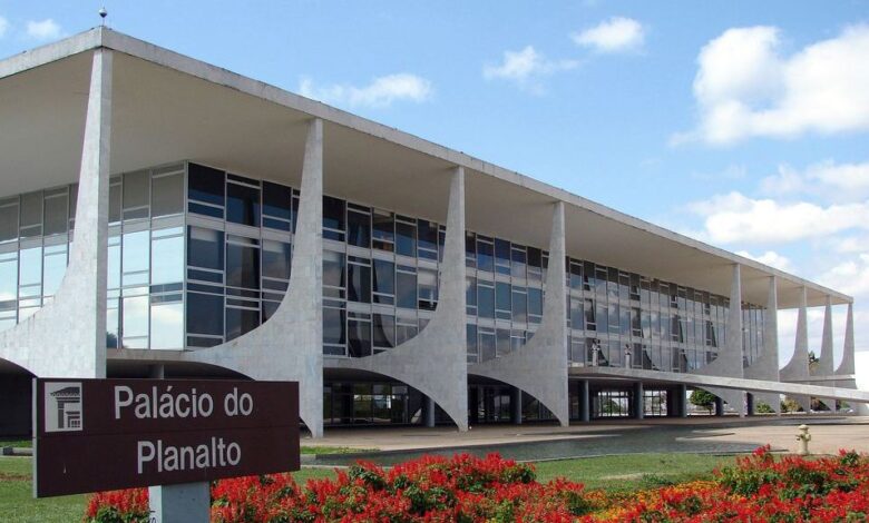 Governo utiliza IOF como ferramenta de investimento, diz Mendes