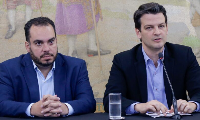 Justiça nega cassação e mantém governo de Curitiba