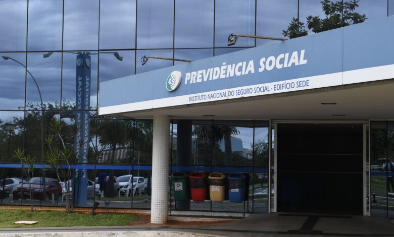 Governo avalia cancelar gastos para conter inflação